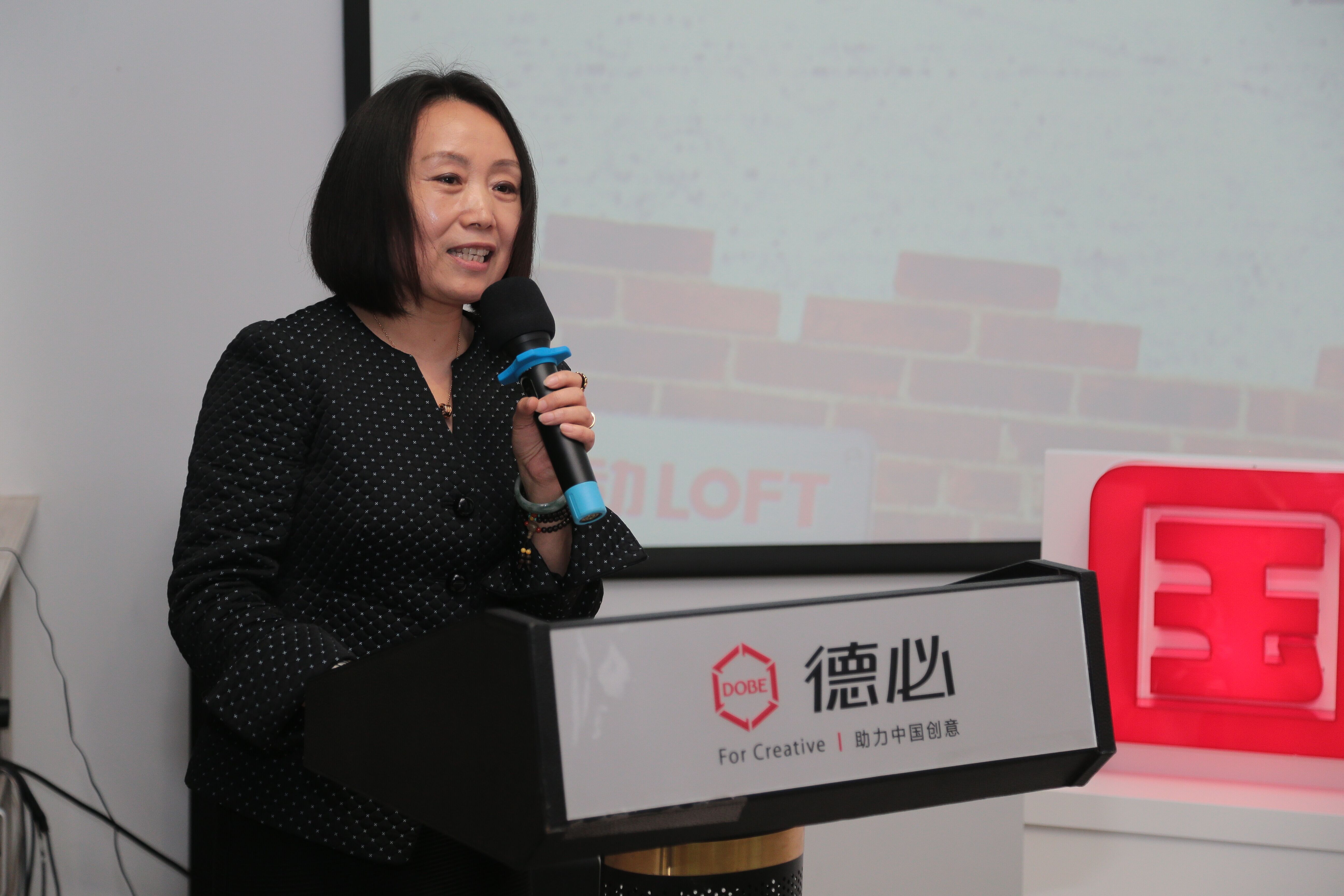 亚搏app登陆运动LOFT国际体育产业联盟负责人施剑敏发言介绍.jpg